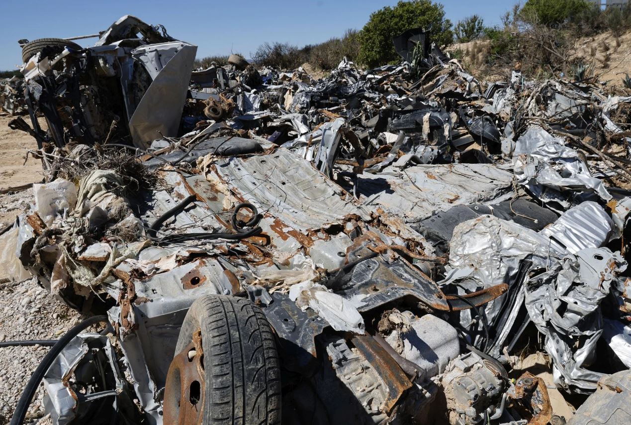 La corrosión y el óxido amenaza con contaminar las zona del barranco.