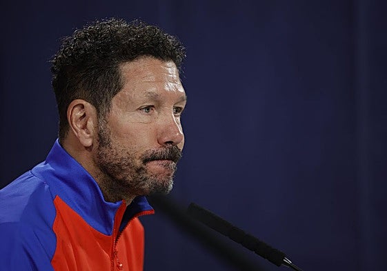 El Cholo Simeone, preocupado, en conferencia de prensa.