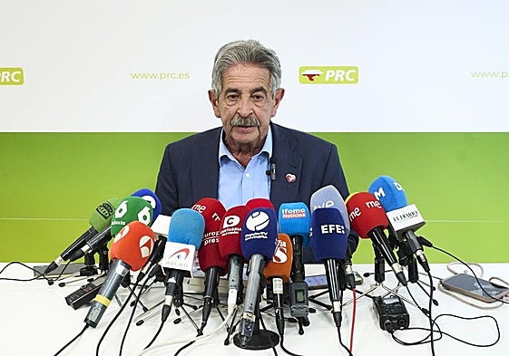 Miguel Ángel Revilla, en la rueda de prensa.