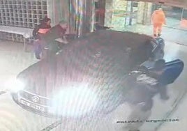 Imagen del vehículo en el interior de las Urgencias del Hospital de la Axarquía, esta pasada madrugada.