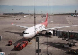 UN avión, en el Aeropuerto Josep Tarradelllas Barcelona - El Prat