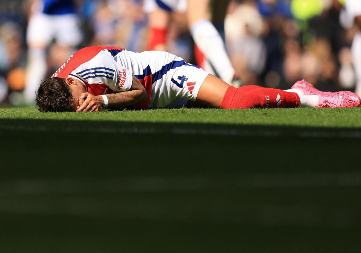 Ben White on the ground during his match against Everton