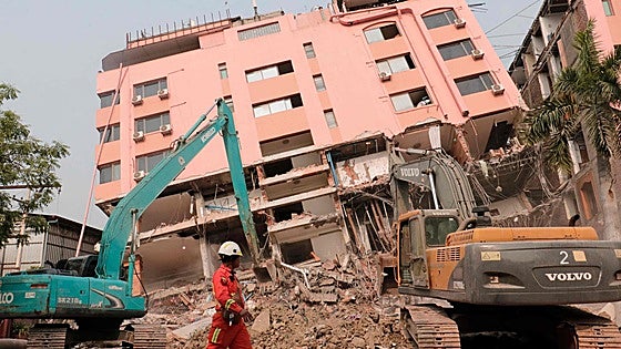 Los militares birmanos aceptan la tregua de los rebeldes para hacer frente a la crisis del terremoto