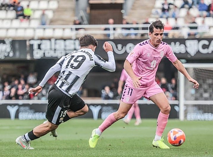 El Eldense sale del descenso tras ganar en el campo del Cartagena