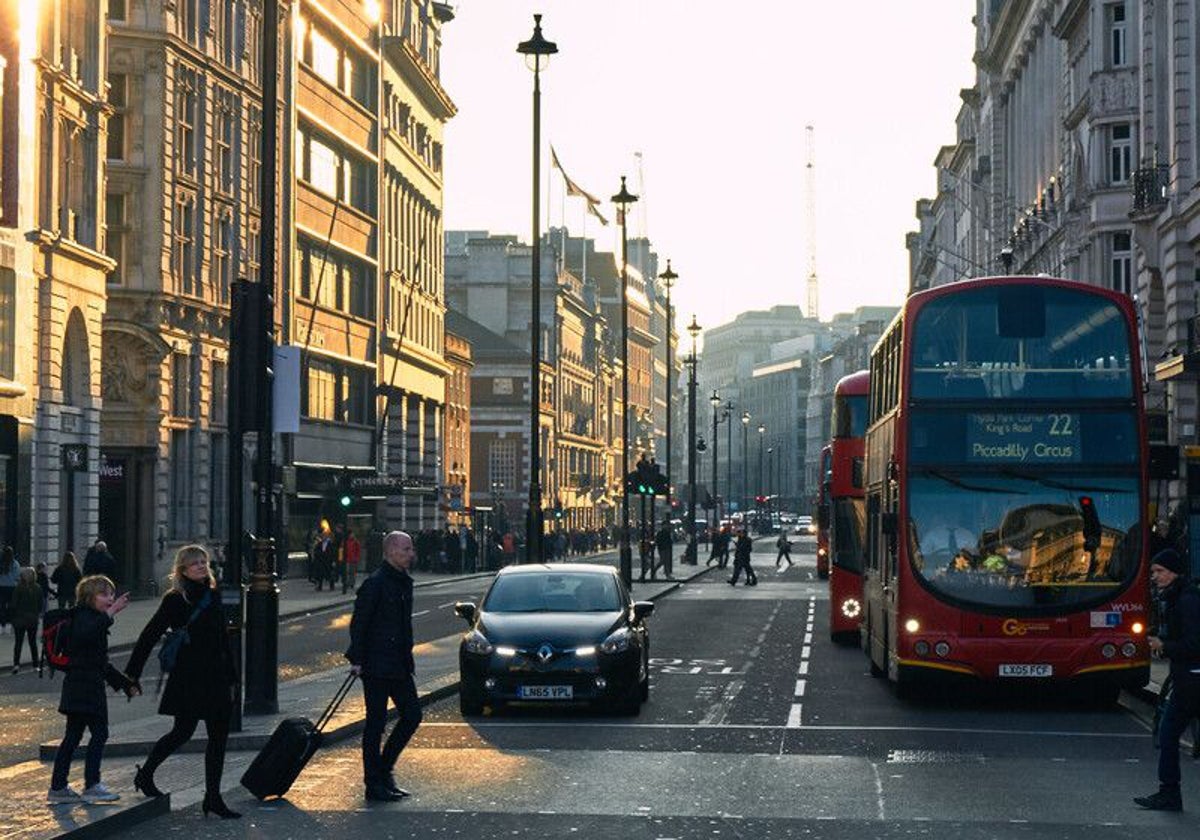 UK to Allow Sale of Combustion Cars Until 2030 to Counter Tariffs