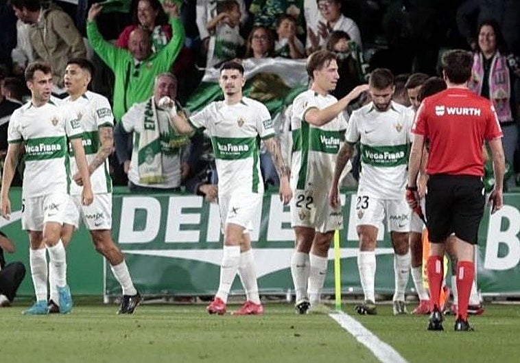 El líder Elche mantiene el pulso a sus perseguidores