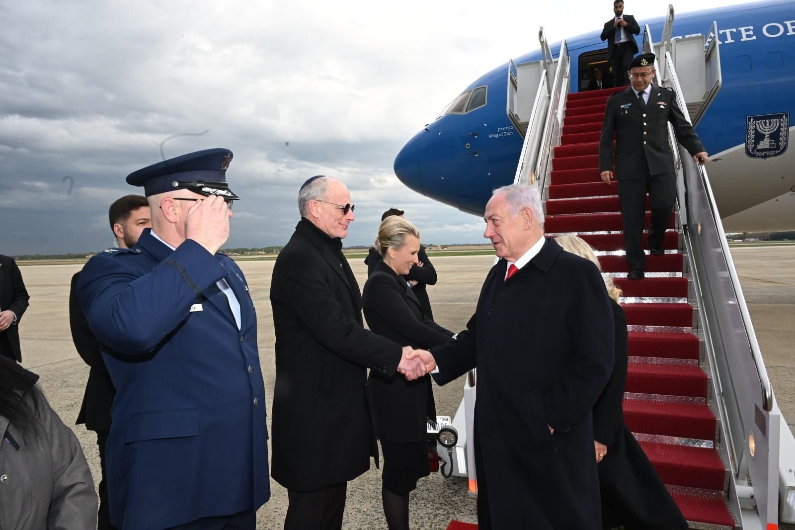 Netanyahu a su llegada al aeropuerto de Washington este domingo.