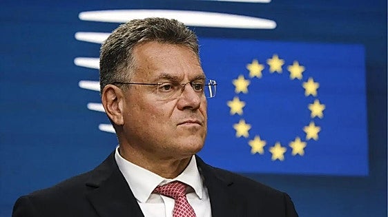 La UE saca el bourbon, el vino y los lácteos de los aranceles del 25% que impondrá a EE UU