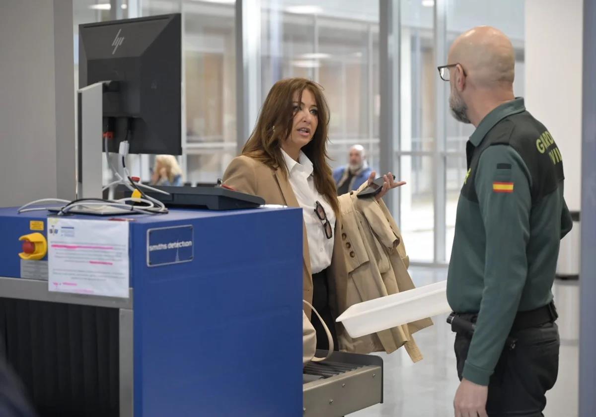 Yolanda Sánchez llega esta mañana al Palacio de Justicia de Badajoz.