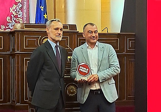 El premio ha sido recogido por José María Riaño, secretario general de ANESDOR