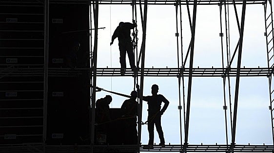 UGT y CC OO exigen la jubilación anticipada a los 60 años para la construcción