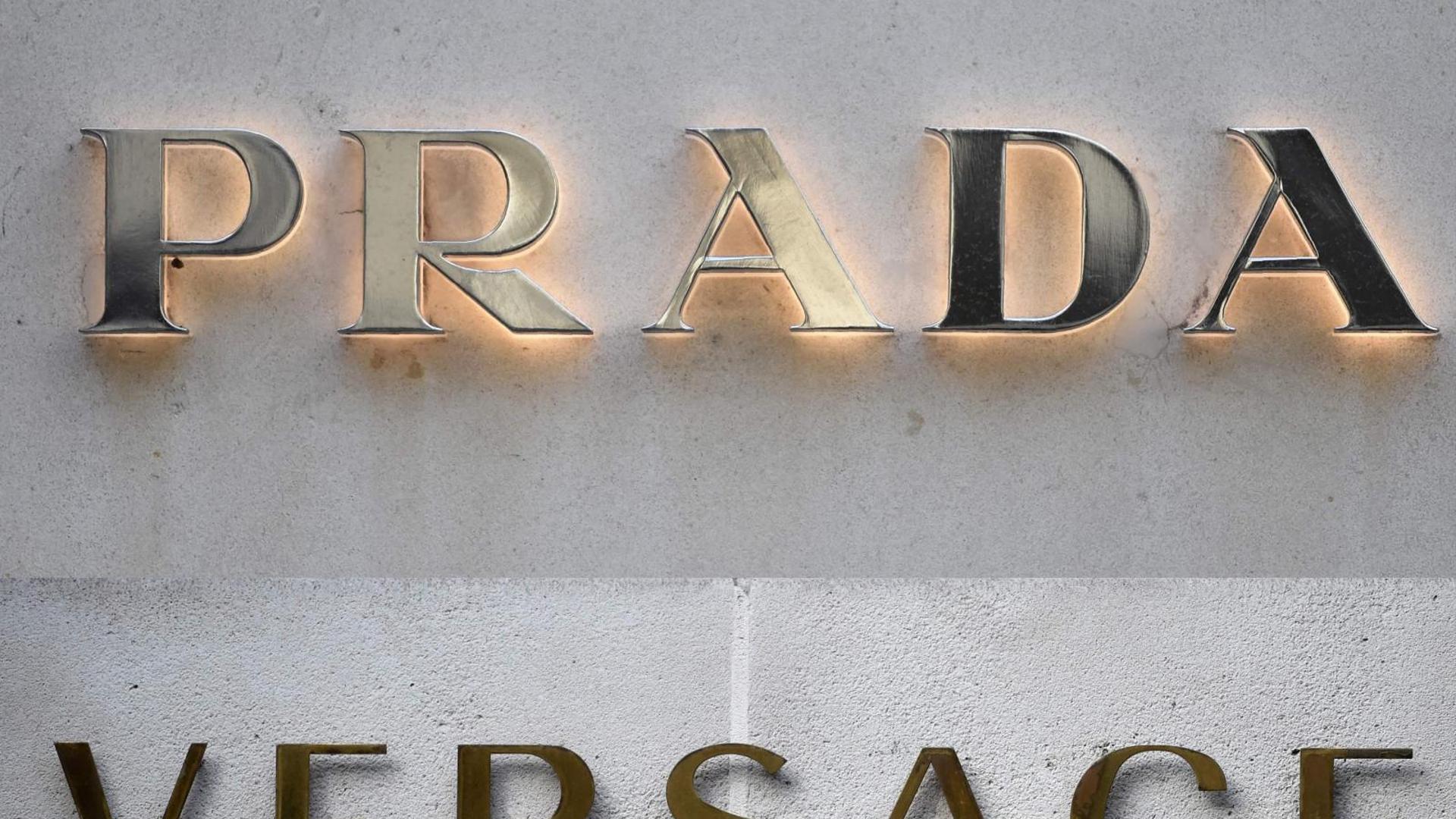 Prada rakip Versace'nin satın alındığını duyurdu