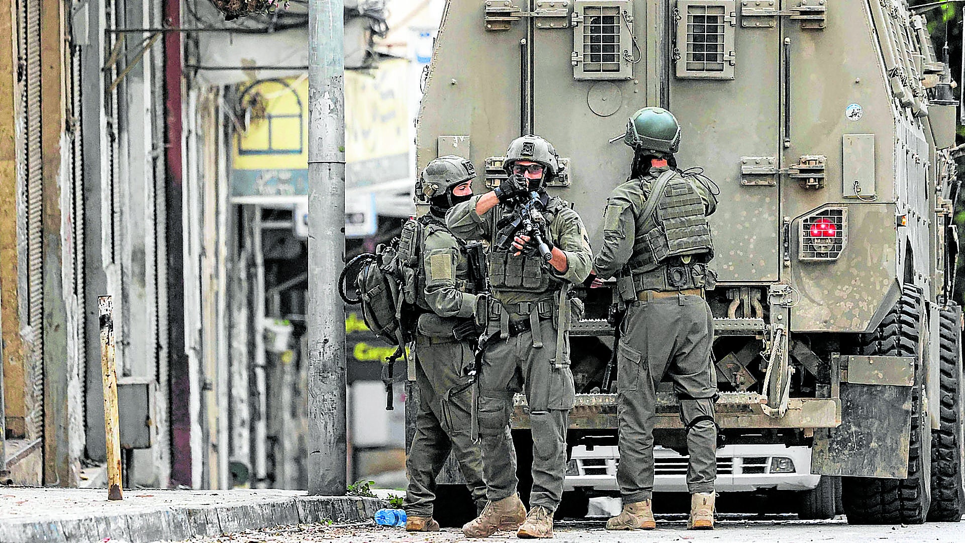 ガザの残りのイスラエルアイスララファとストリップ全体で大規模な軍事キャンペーンを発表する
