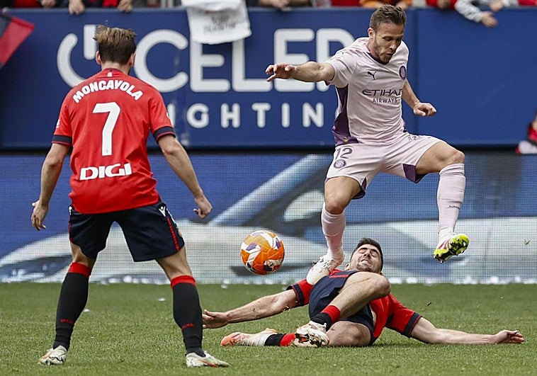 Osasuna gana y respira, mientras que el Girona se estanca abajo