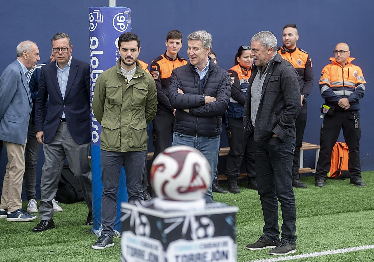Feijóo asiste al partido entre el AD Torrejón CF y el Real Madrid en Torrejón de Ardoz (Madrid).