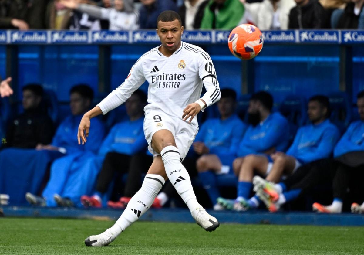 Kylian Mbappé, durante el partido Alavés-Real Madrid en el que resultó expulsado.