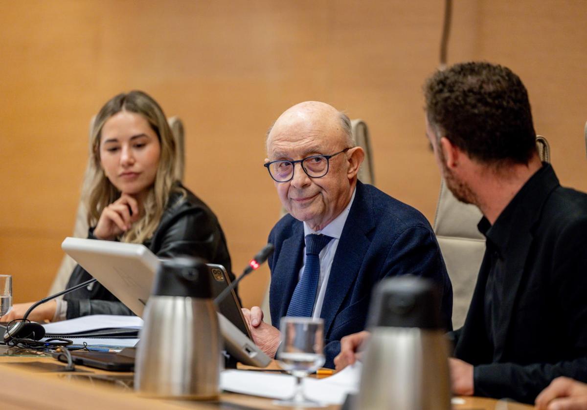 El exministro de Hacienda y Función Pública Cristóbal Ricardo Montoro comparece ante la comisión de Investigación sobre la denominada 'Operación Cataluña'.