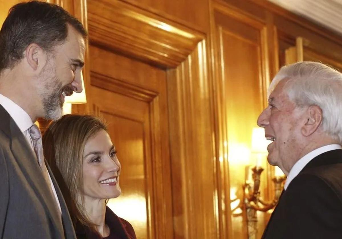 Los Reyes ensalzan a Vargas Llosa como defensor del «valor esencial» de la libertad