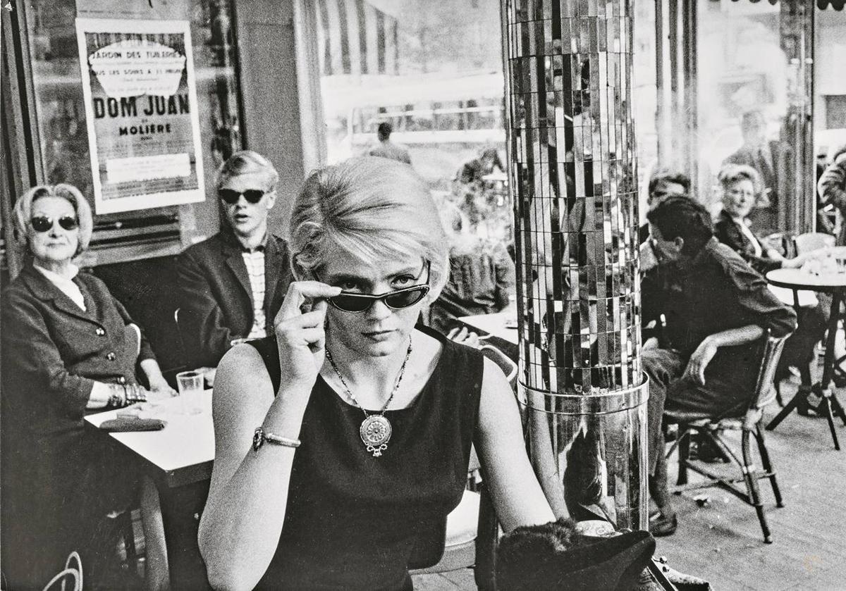 Imagen principal - Corinne Marchand en el rodaje de 'Cleo de 5 a 7', Agnès Varda en el set de 'Una canta, otra no' y el escultor Alexander Calder retratado por la realizadora.
