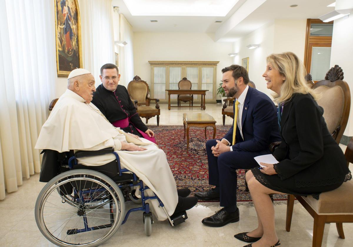 The Final Hours of Pope Francis: Meeting with Vance Before 'Urbi et Orbi' Blessing to 35,000
