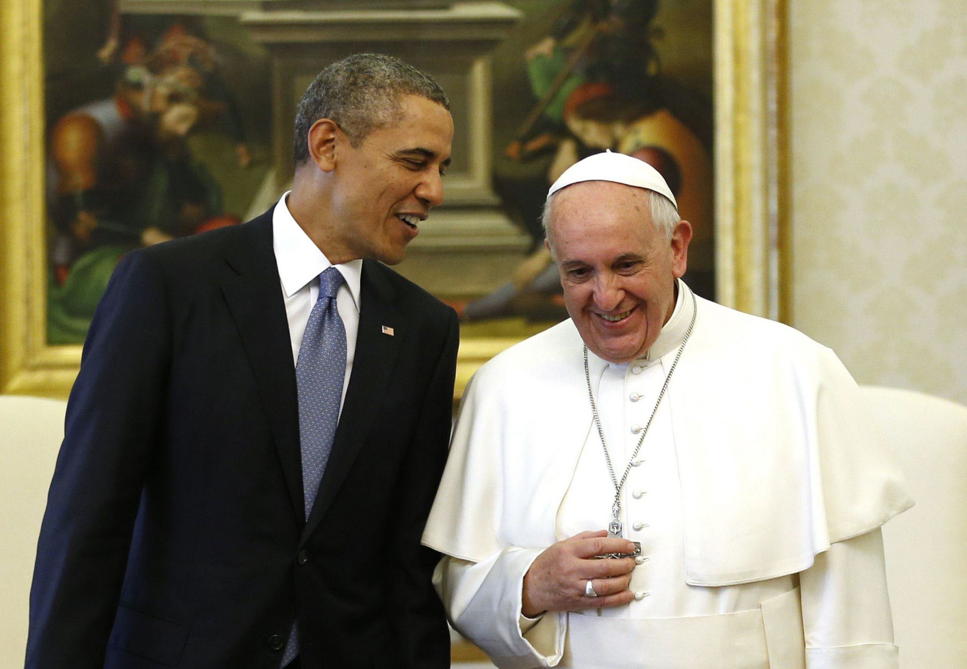 El presidente de Estados Unidos, Barack Obama, habla con el papa Francisco durante su reunión en el Vaticano el 27 de marzo de 2014. Obama destacó las crecientes brechas entre ricos y pobres antes de su primera reunión el jueves con el papa Francisco, un evento que se esperaba que se centrara en la lucha contra la pobreza y eludiera las controversias morales sobre el aborto y los derechos de los homosexuales.