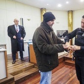 Llegada de Rafael L. al tribunal que le juzgó por asesinar a su madre en Santander.