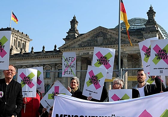 Una manifestación contra AfD ante el Bundestag en Berlín.