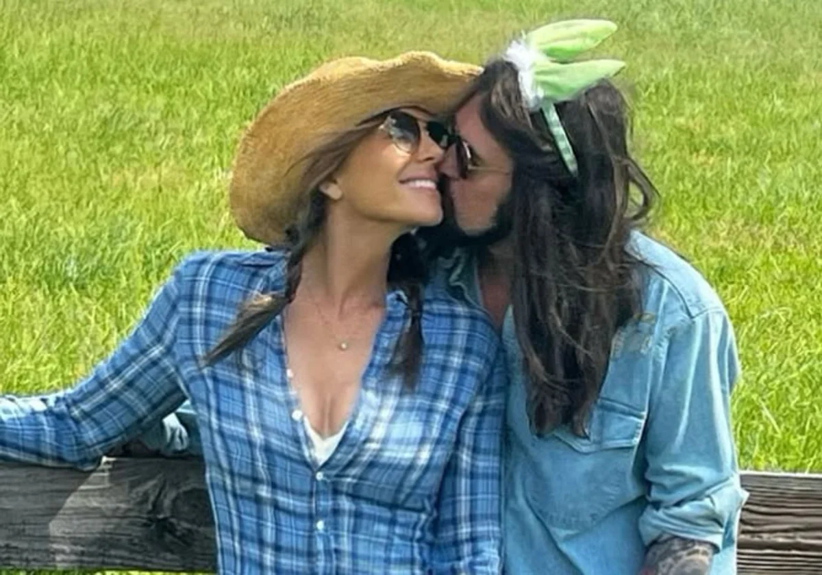 Elizabeth Hurley y Billy Ray Cyrus.