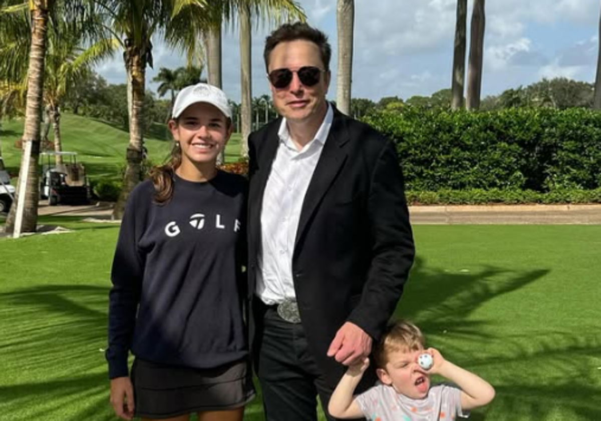 Imagen principal - La joven, que ha heredado de su abuelo la pasión por el golf, se codea con sus asesores más cercanos, como Elon Musk