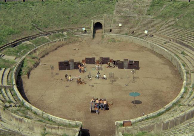 Imagen del documental, rodado en el anfiteatro romano de Pompeya.