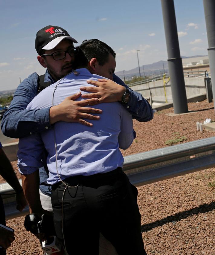 Imagen secundaria 2 - La ciudad de El Paso vivió tras la masacre unos días de tensión y profunda tristeza.