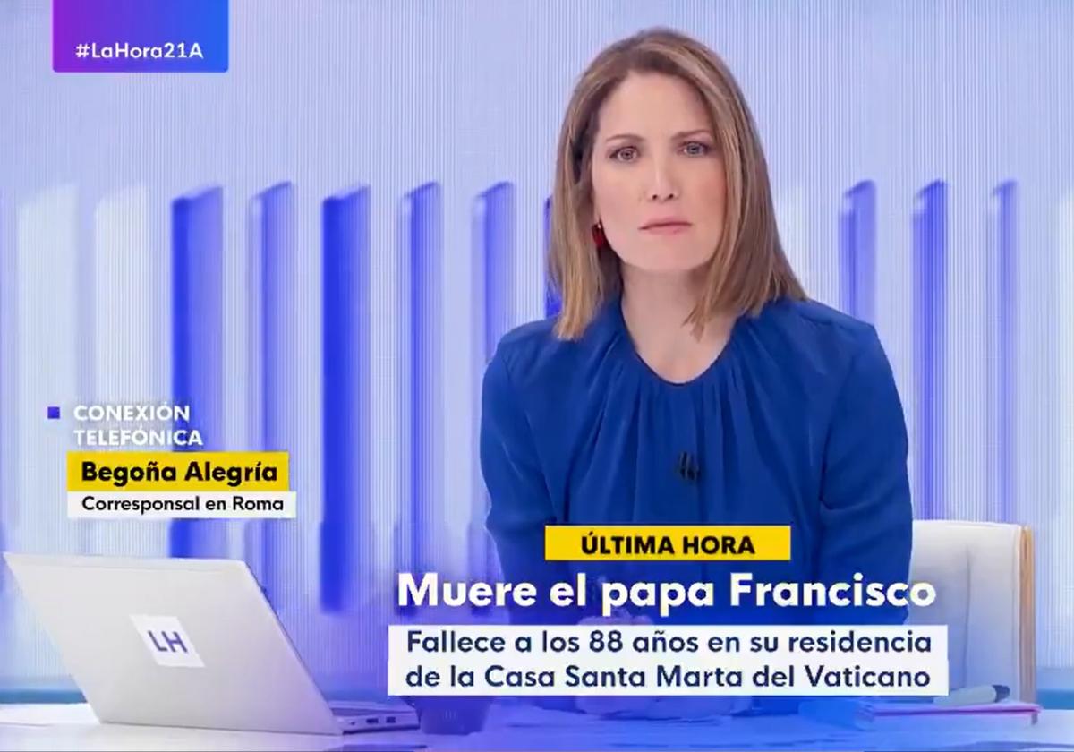 Silvia Intxaurrondo, durante el programa de 'La hora de la 1' en el que se informó de la muerte del Papa