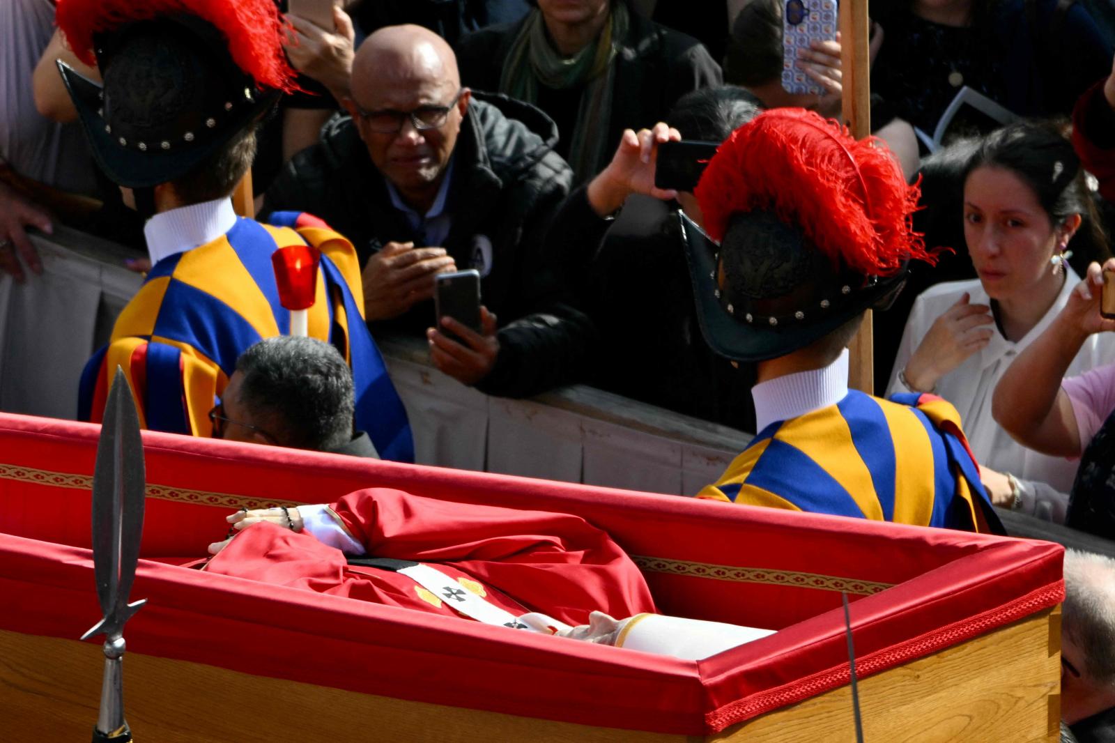El féretro de Papa Francisco durante el traslado