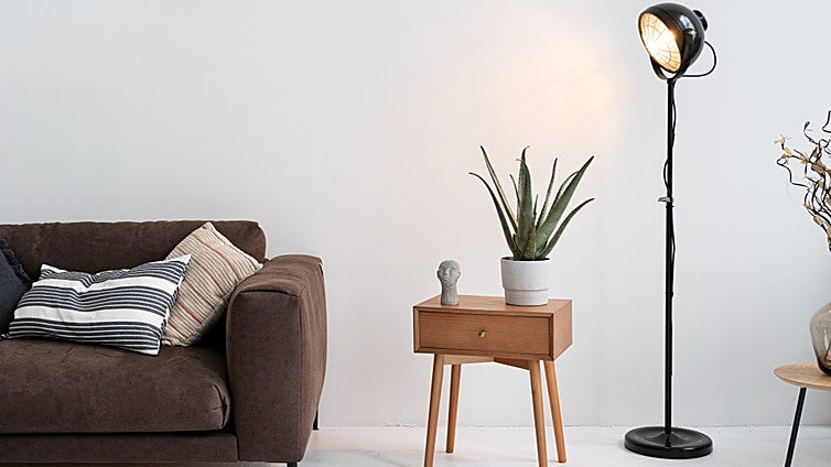 Ilumina y da calidez a tu hogar con estas lámparas de pie