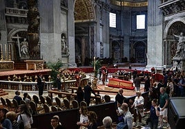 En directo | Cierra la capilla ardiente del papa Francisco
