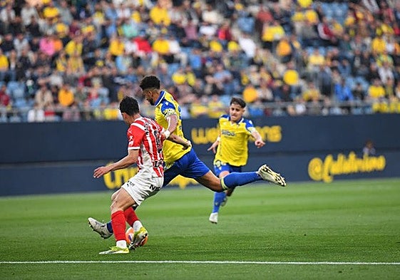 El Cádiz se recupera en casa a costa del Sporting