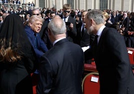 El cordial saludo de Trump a Felipe VI y Letizia