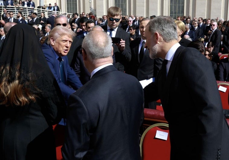 El cordial saludo de Trump a Felipe VI y Letizia