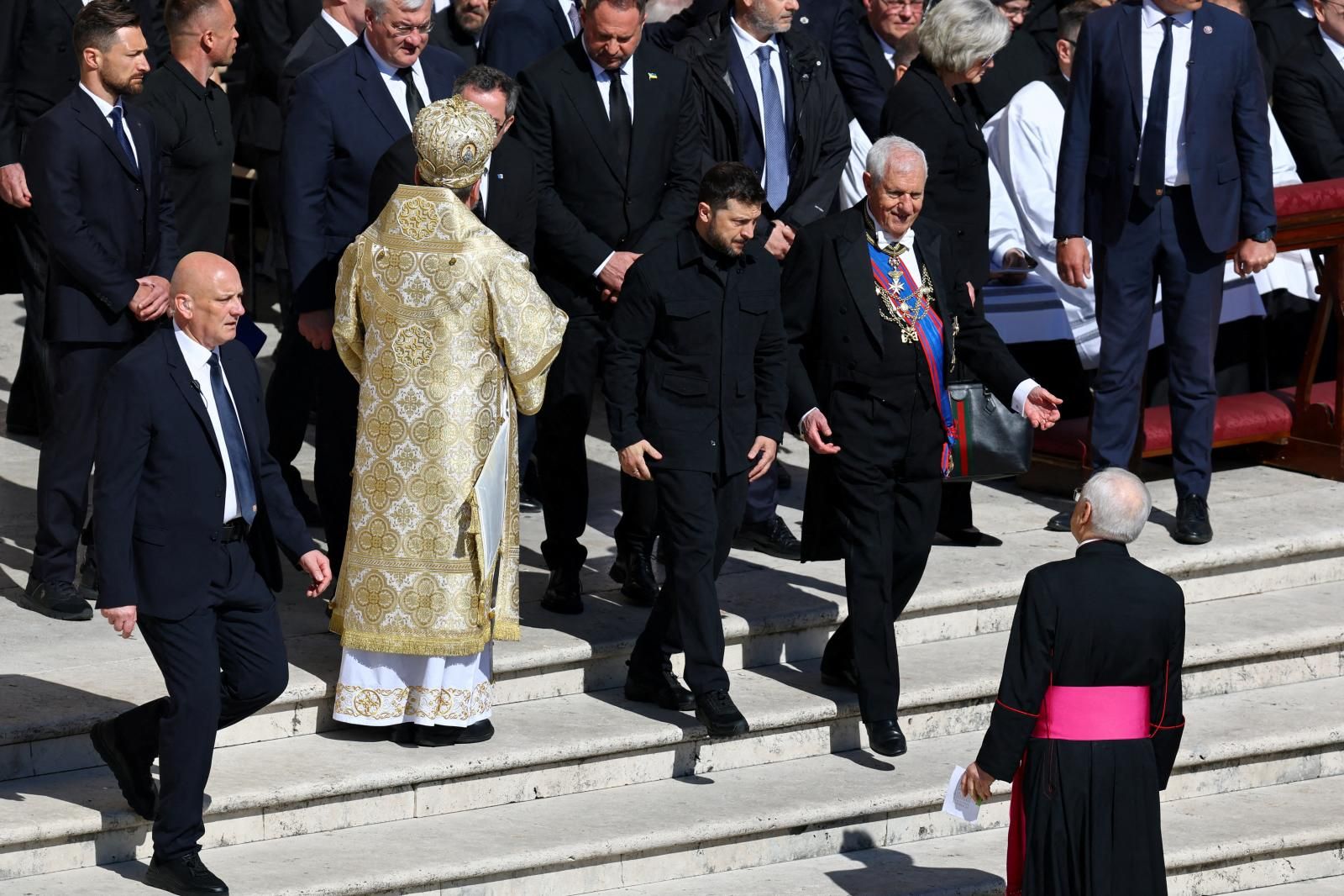 El presidente ucraniano, a su llegada a la plaza.