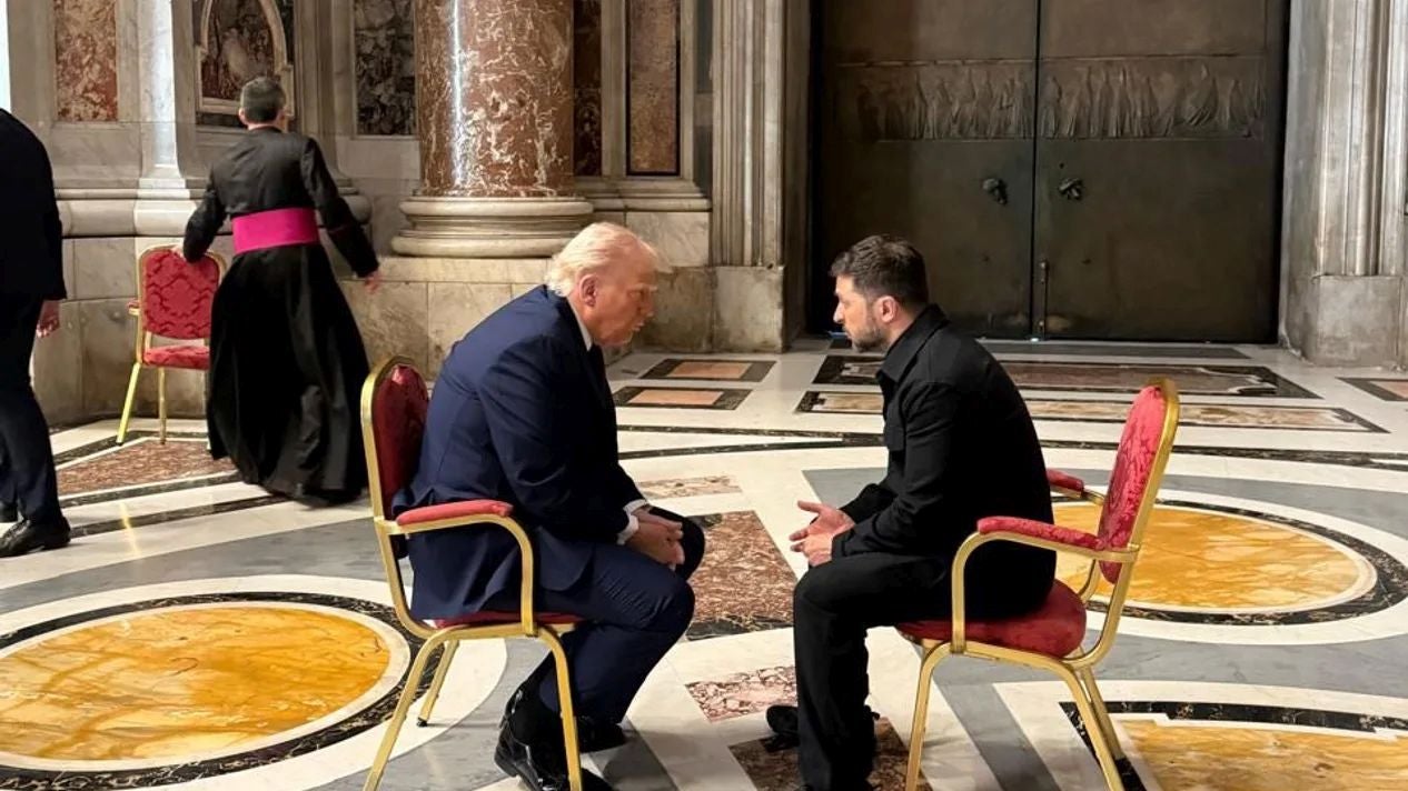 La reunión entre Trump y Zelenski antes de la ceremonia.