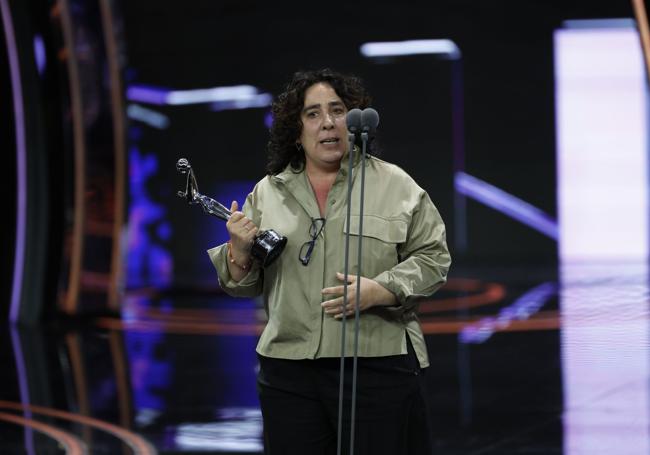 Arantxa Echevarría, con el Platino al mejor guion.