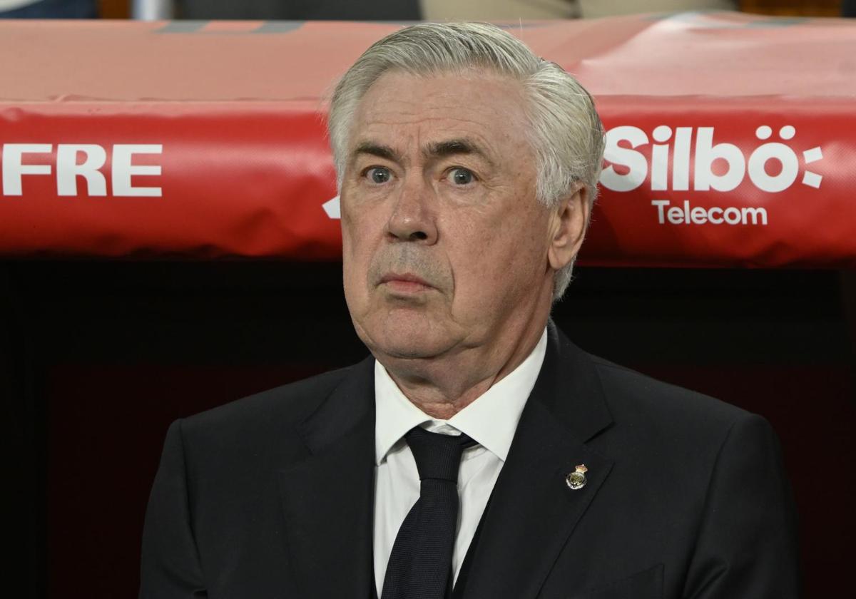 Carlo Ancelotti, con rostro serio durante la final de la Copa del Rey.