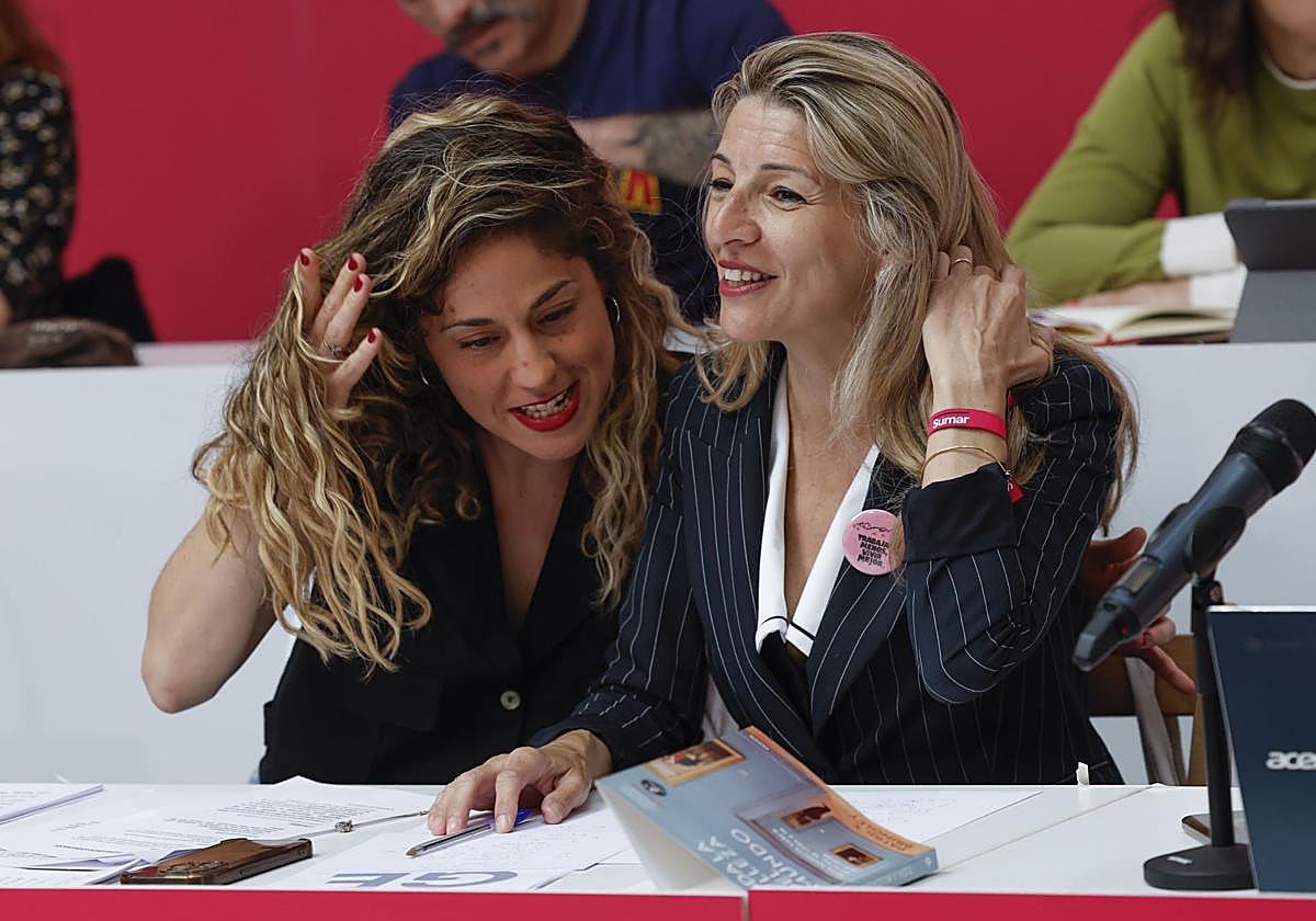 Lara Hernández y Yolanda Díaz, durante la reunión de Sumar de este domingo.