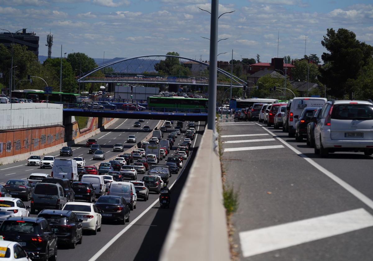 Las carreteras atascadas como consecuencia del apagón nacional