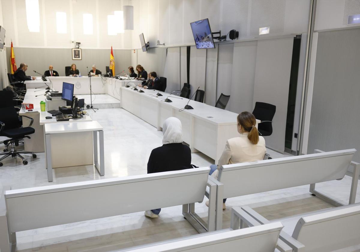 Yolanda Martínez y Luna Fernández en el juicio de este lunes en la Audiencia Nacional.