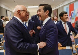 Los presidentes de BBVA, Carlos Torres, y de Banco Sabadell, Josep Oliu.