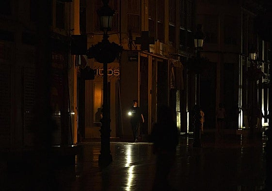 Una jornada a oscuras tras un apagón eléctrico histórico