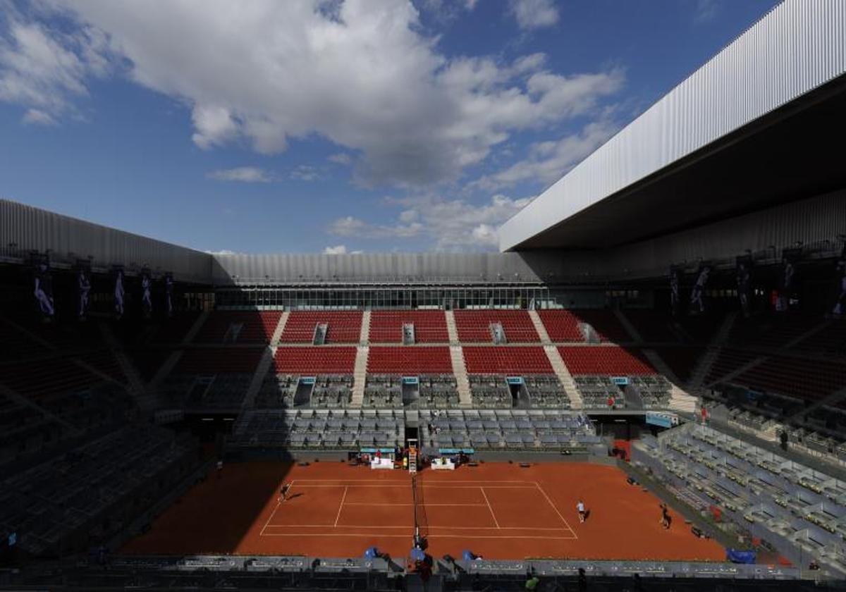 Vista de la pista Manolo Santana de la Caja Mágica antes del inicio del Mutua Madrid Open 2022.