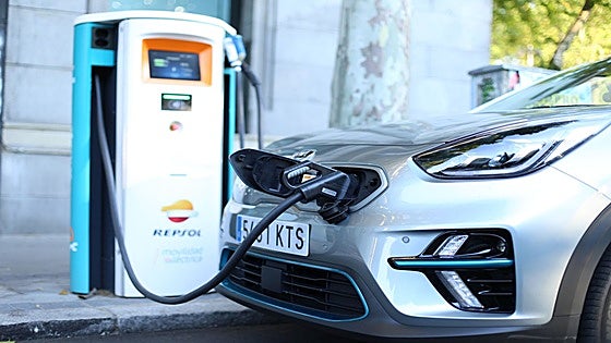 ¿Puede el corte de electricidad dañar la batería del coche?
