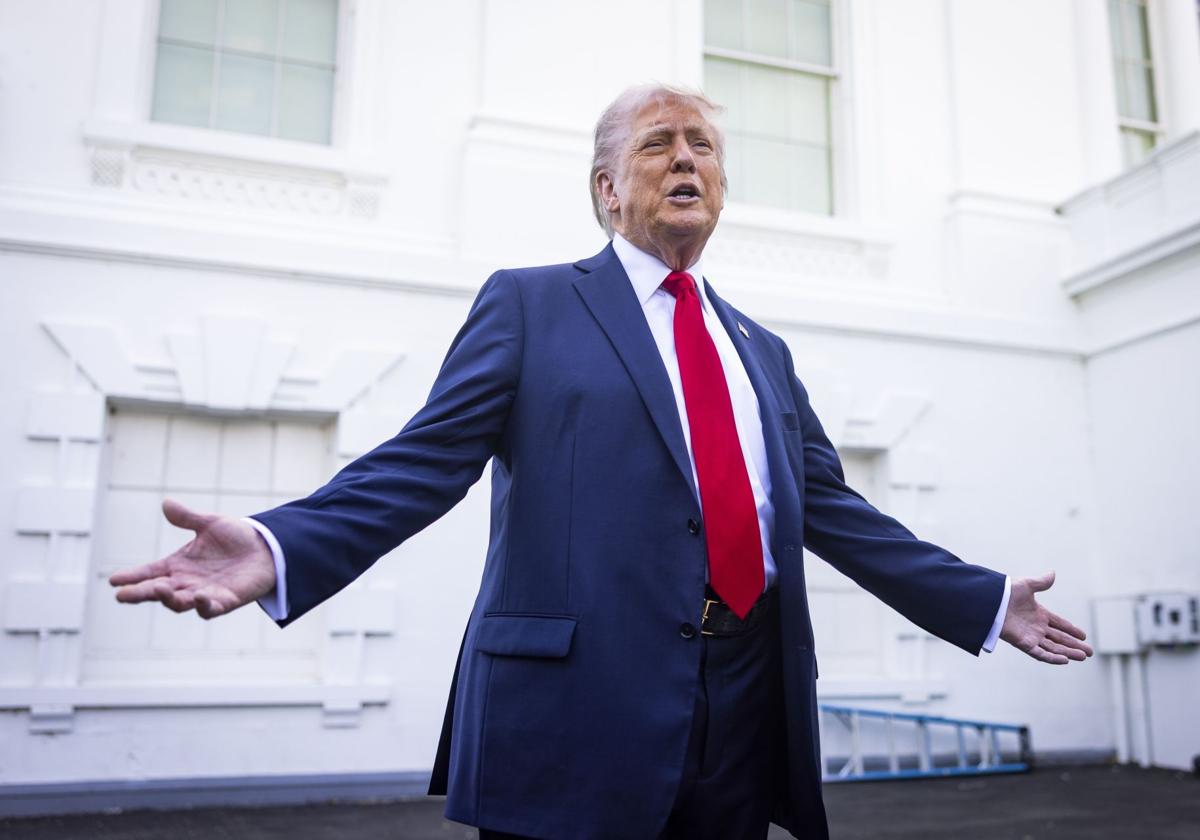 Trump suaviza sus aranceles de automoción para ganarse a Detroit en su primer mitin